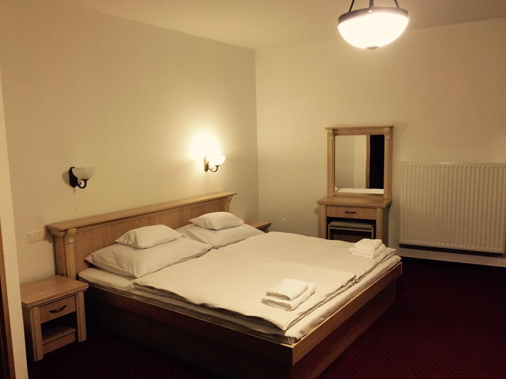 Zempleni Pitvaros Piheno Telkibánya Zimmer foto